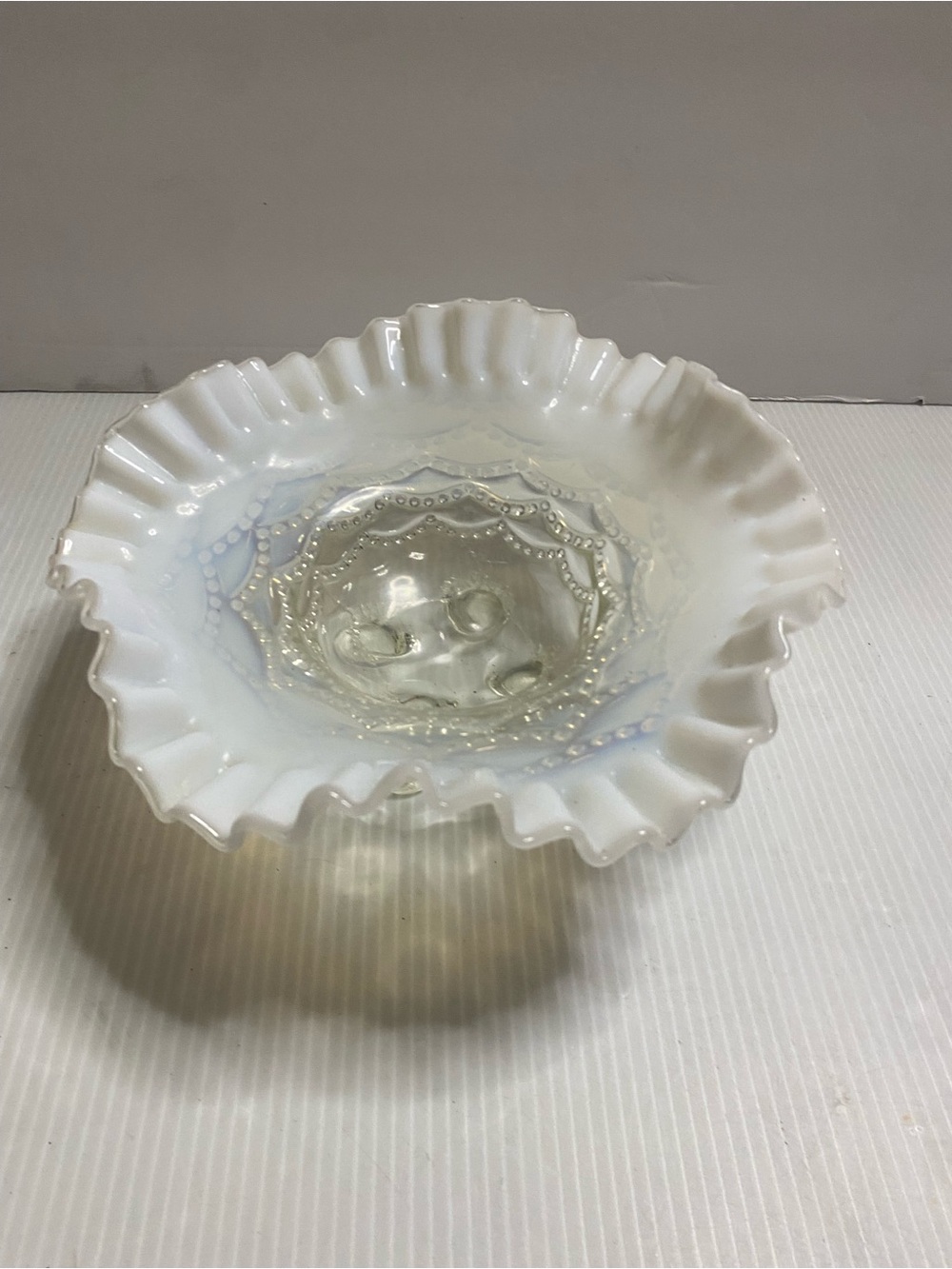 White Milk Ruffled Glass Decorative Candy Bowl